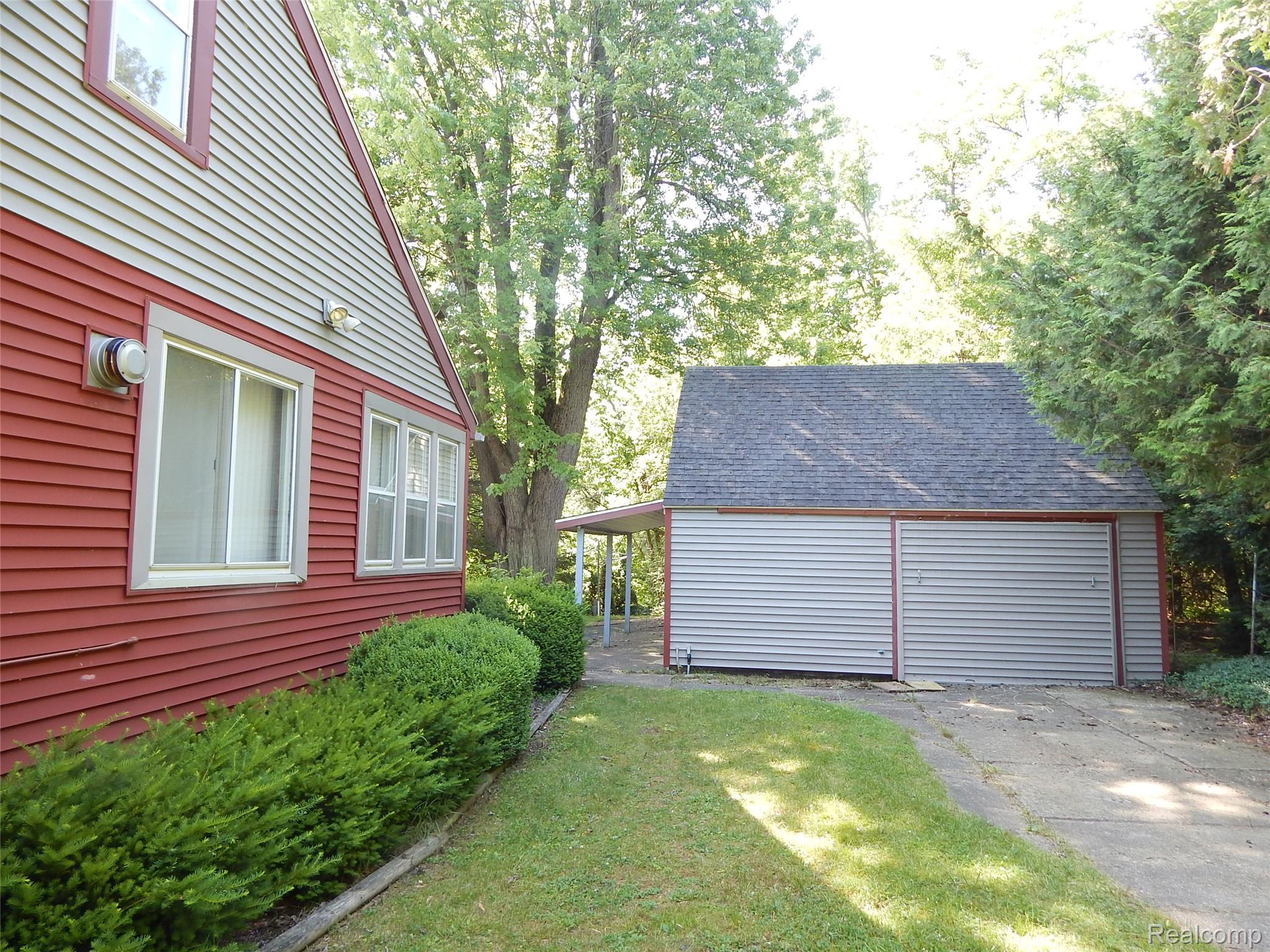7428 Grove Road Lexington, MI 48450 - Photo 3 of 39 DSCN5275.JPG