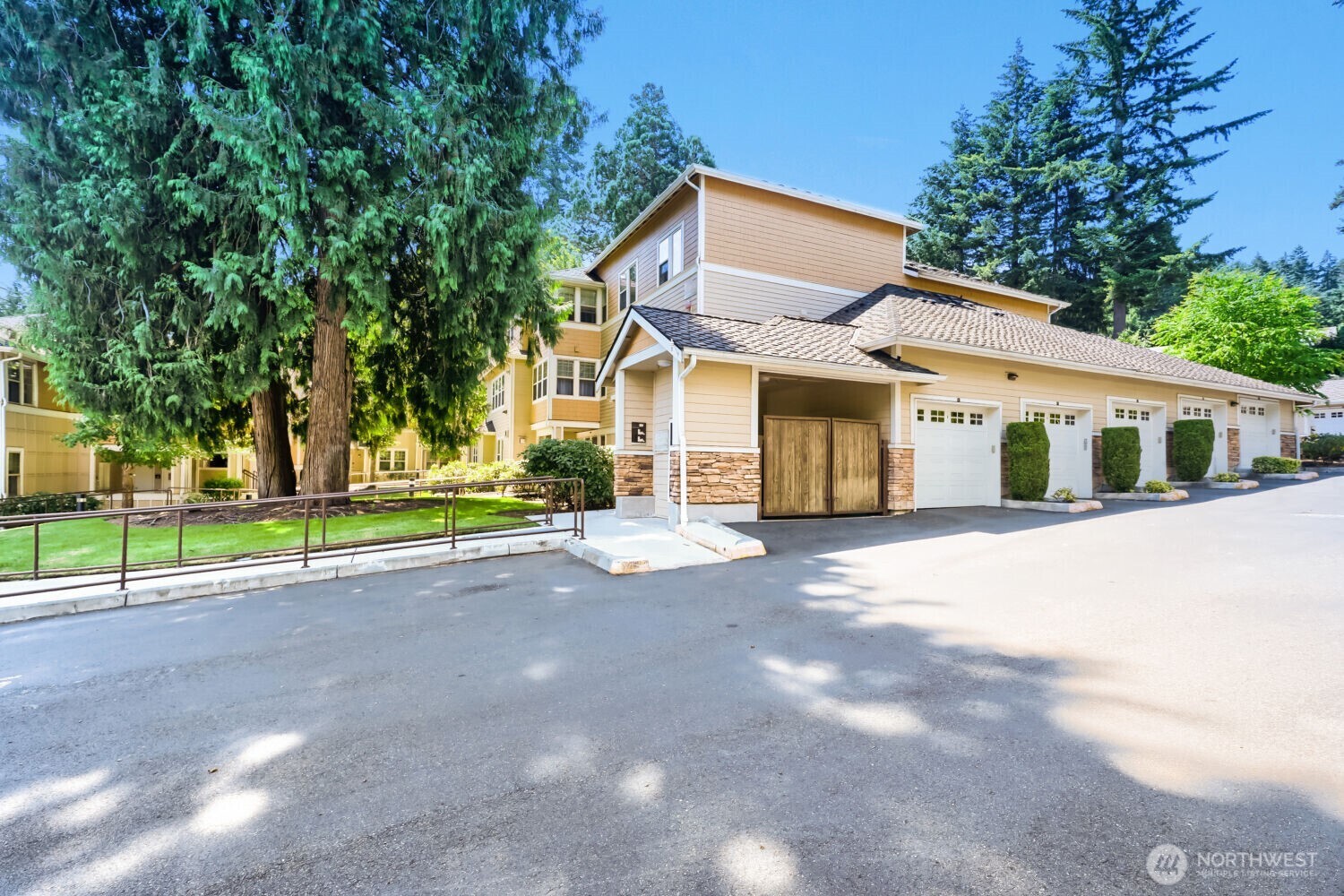8535 Avondale Road Northeast, Unit A204 Redmond, WA 98052 - Photo 3 of 34