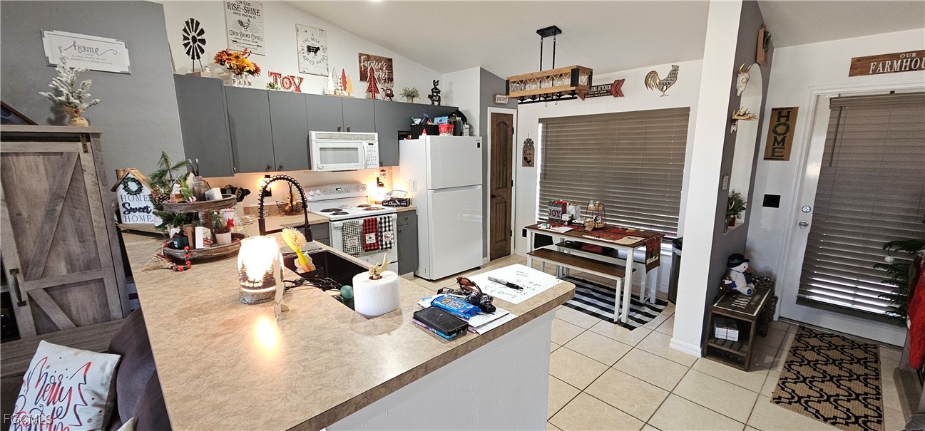 3910 23rd Street Southwest Lehigh Acres, FL 33976 - Photo 10 of 16 a room with musical instruments