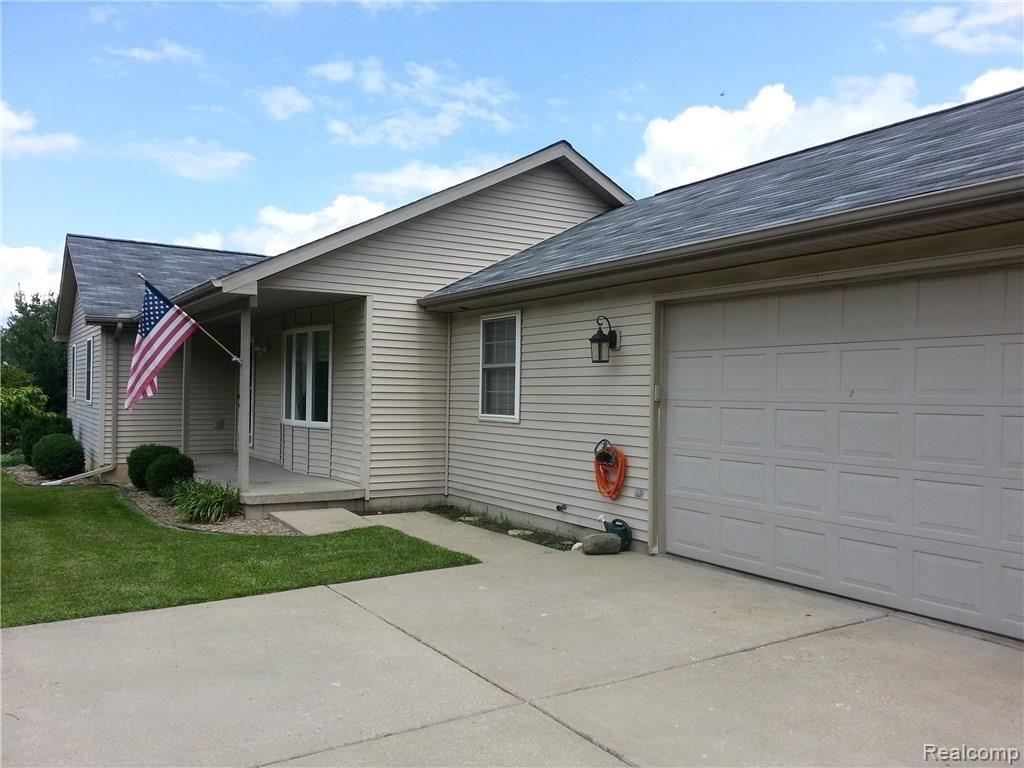6472 McGuire Road Fenton, MI 48430 - Photo 4 of 21 6472 McGuire photo 5.jpg