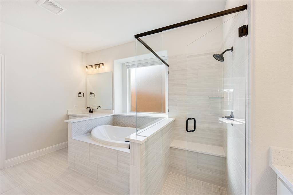 2505 Rileigh Lane Mansfield, TX 76063 - Photo 23 of 40 a bathroom with a tub a sink and mirror