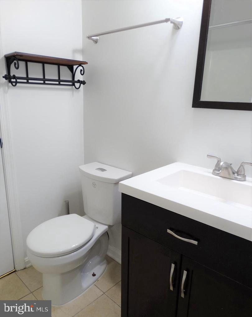 14807 Rydell Road, Unit B1 Centreville, VA 20121 - Photo 18 of 23 Bathroom #2