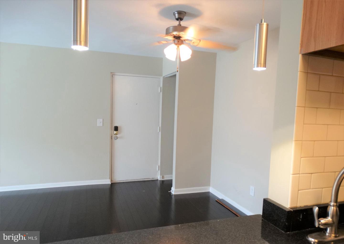 14807 Rydell Road, Unit B1 Centreville, VA 20121 - Photo 2 of 23 Living space