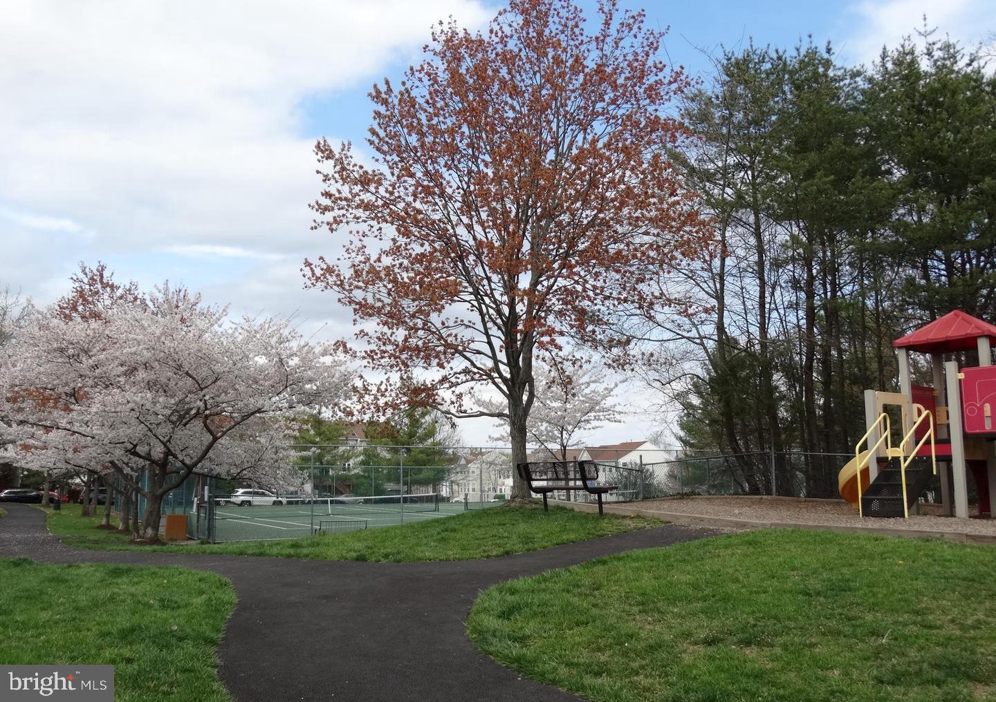 14807 Rydell Road, Unit B1 Centreville, VA 20121 - Photo 22 of 23 Community features