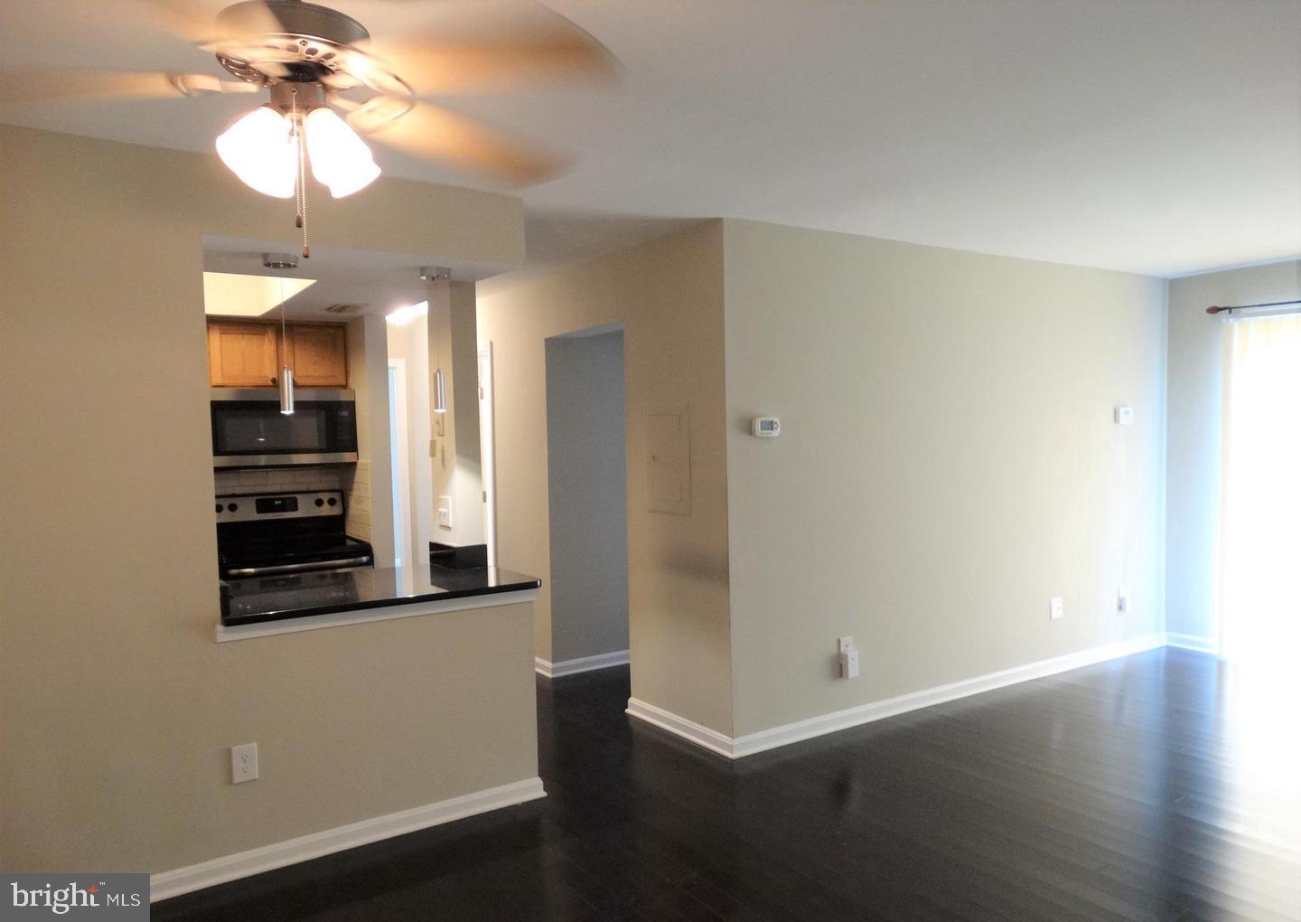 14807 Rydell Road, Unit B1 Centreville, VA 20121 - Photo 5 of 23 Living space