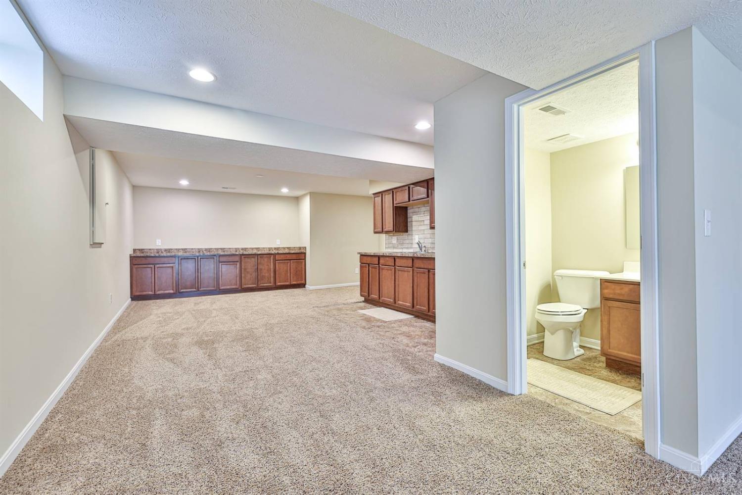 941 Ellson Road Cincinnati, OH 45245 - Photo 18 of 38 Gallery Image 18
