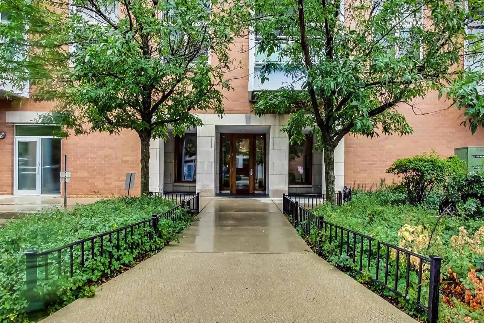 939 West Madison Street, Unit 504 Chicago, IL 60607 - Photo 5 of 27 Gallery Image 5