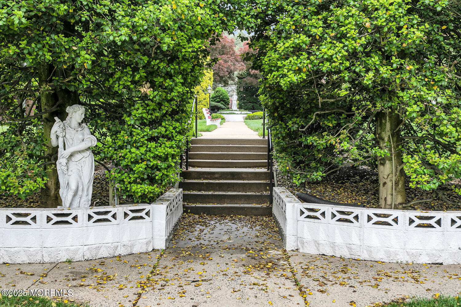 283 Spring Street, Unit 3C Red Bank, NJ 07701 - Photo 3 of 26 a view of a pathway of a house
