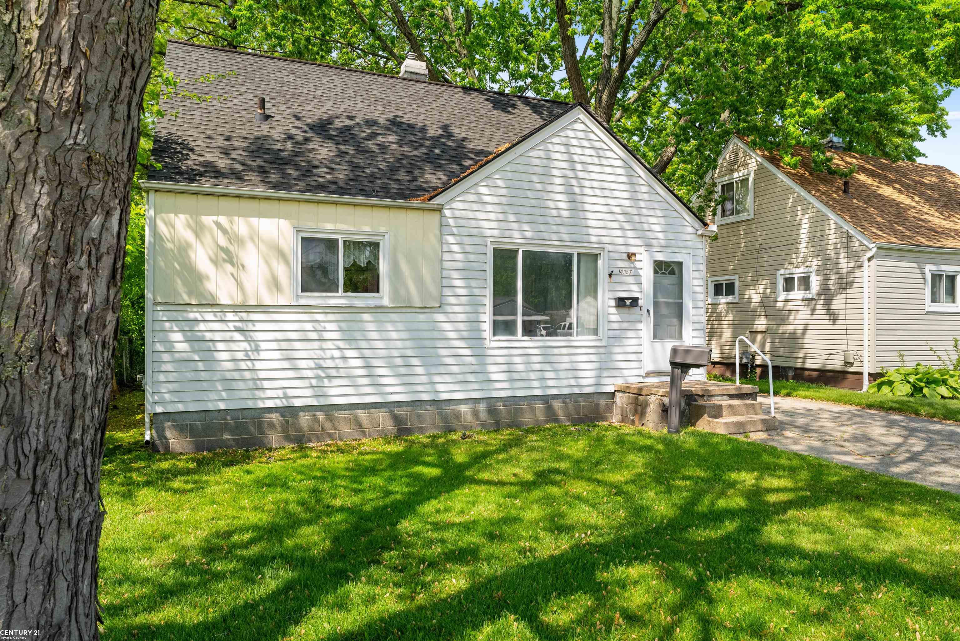 14357 Stephens Warren, MI 48089 - Photo 2 of 27