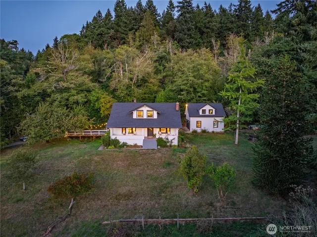 $1,385,000 | 16832 McIntyre Road Southwest, Vashon, WA 98070
