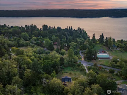 $1,385,000 | 16832 McIntyre Road Southwest, Vashon, WA 98070