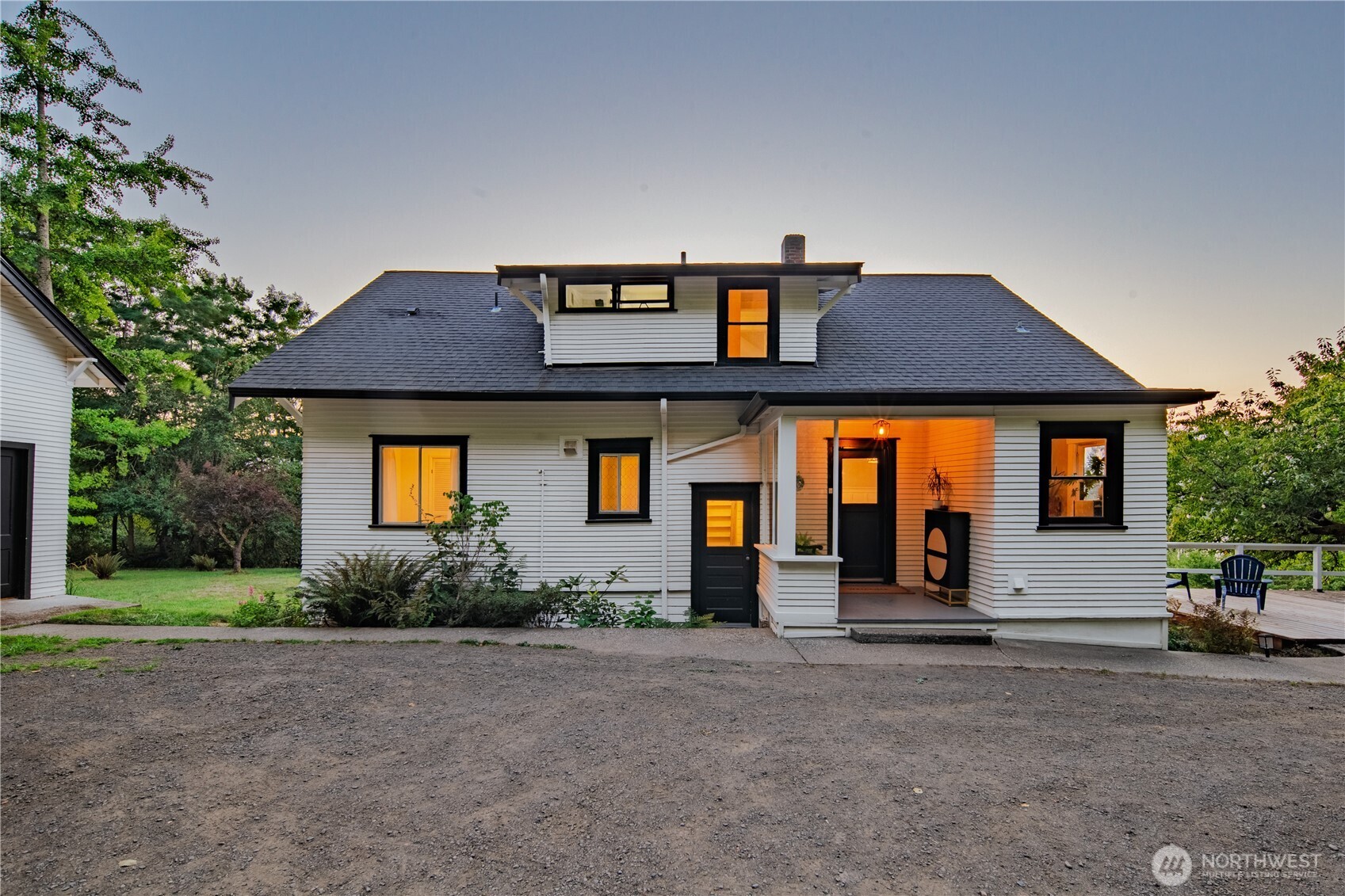 16832 McIntyre Road Southwest Vashon, WA 98070 - Photo 4 of 38 a front view of a house with garden