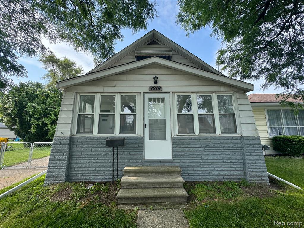 7218 Standard Street Center Line, MI 48015 - Photo 1 of 16 Gallery Image 1