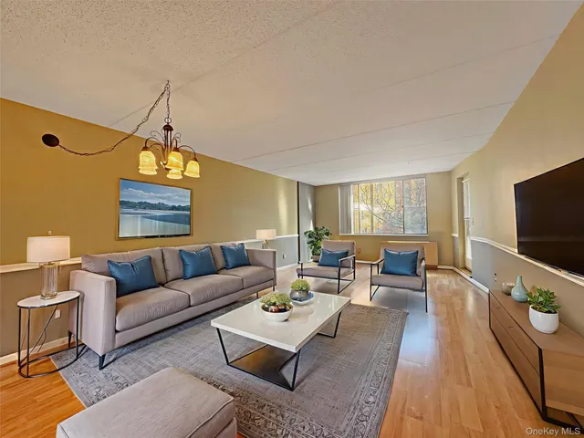 $2,300 | 777 North MacQuesten Parkway, Mount Vernon, NY 10552