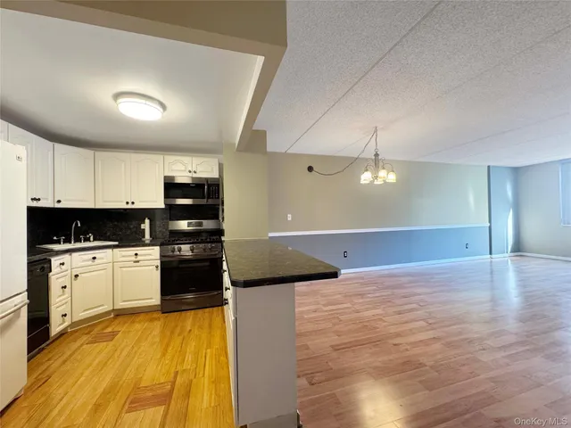 $2,300 | 777 North MacQuesten Parkway, Mount Vernon, NY 10552