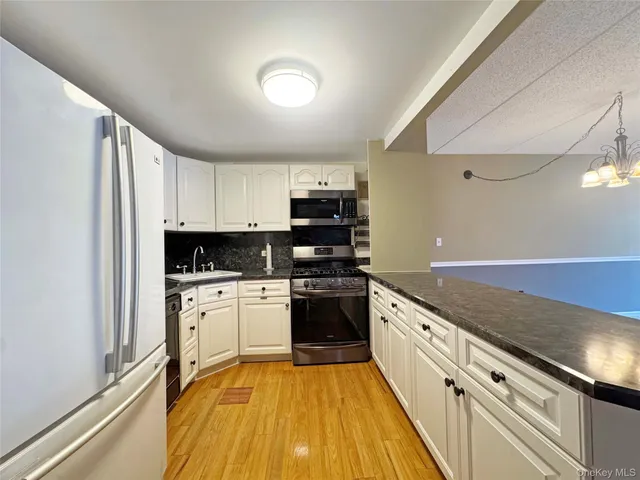 $2,300 | 777 North MacQuesten Parkway, Mount Vernon, NY 10552