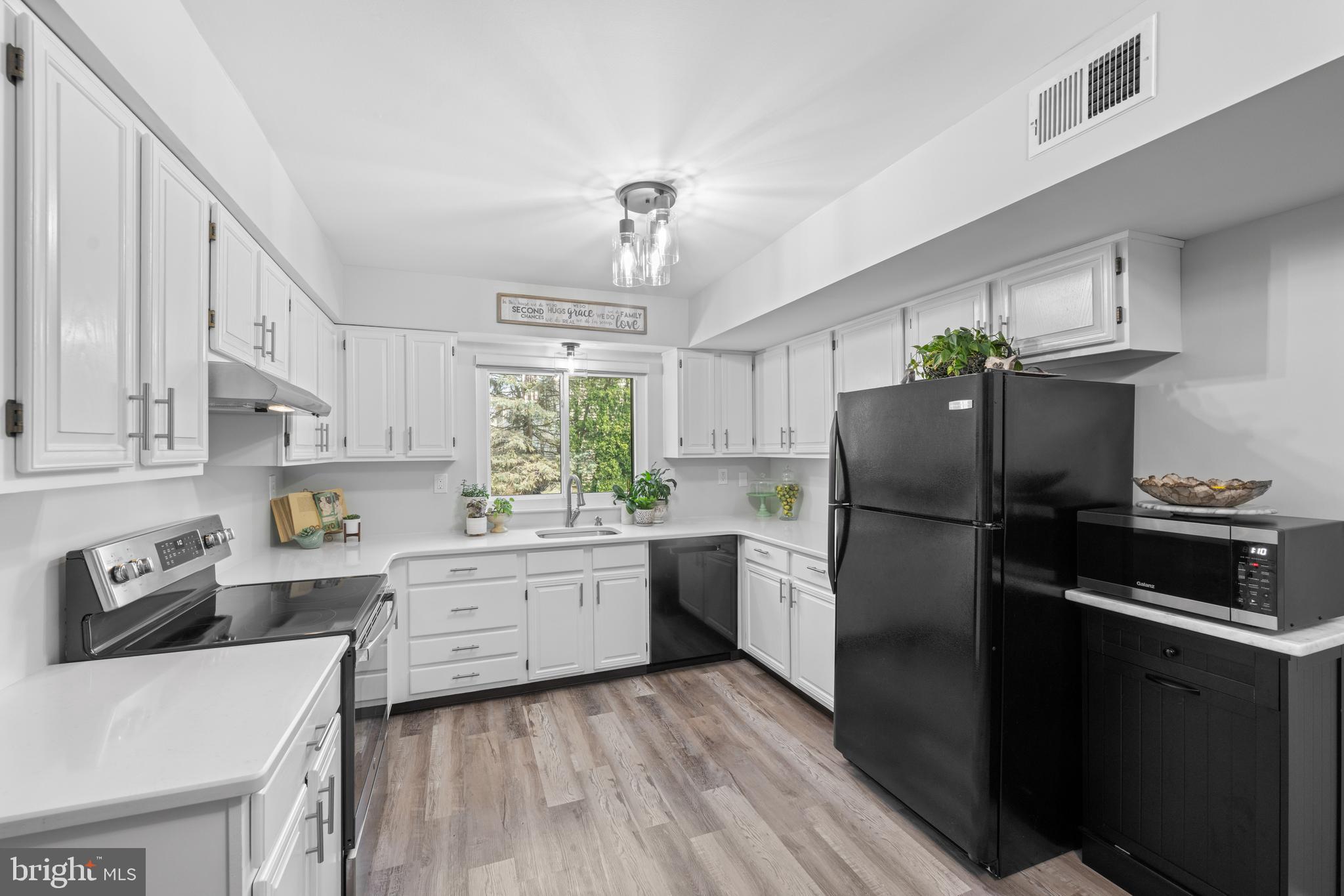 2809 Eagle Road, Unit 2809 West Chester, PA 19382 - Photo 4 of 24 Kitchen