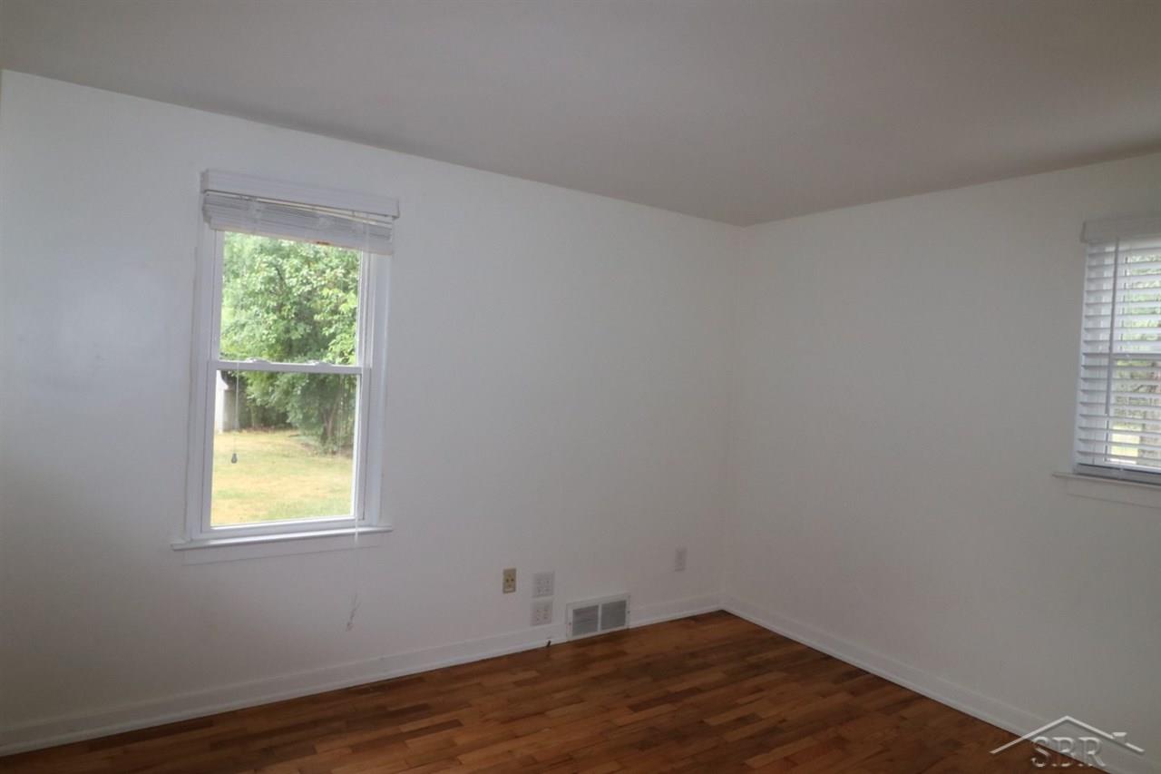 4609 Gratiot Road Saginaw, MI 48638 - Photo 10 of 13 50017035-9.JPG