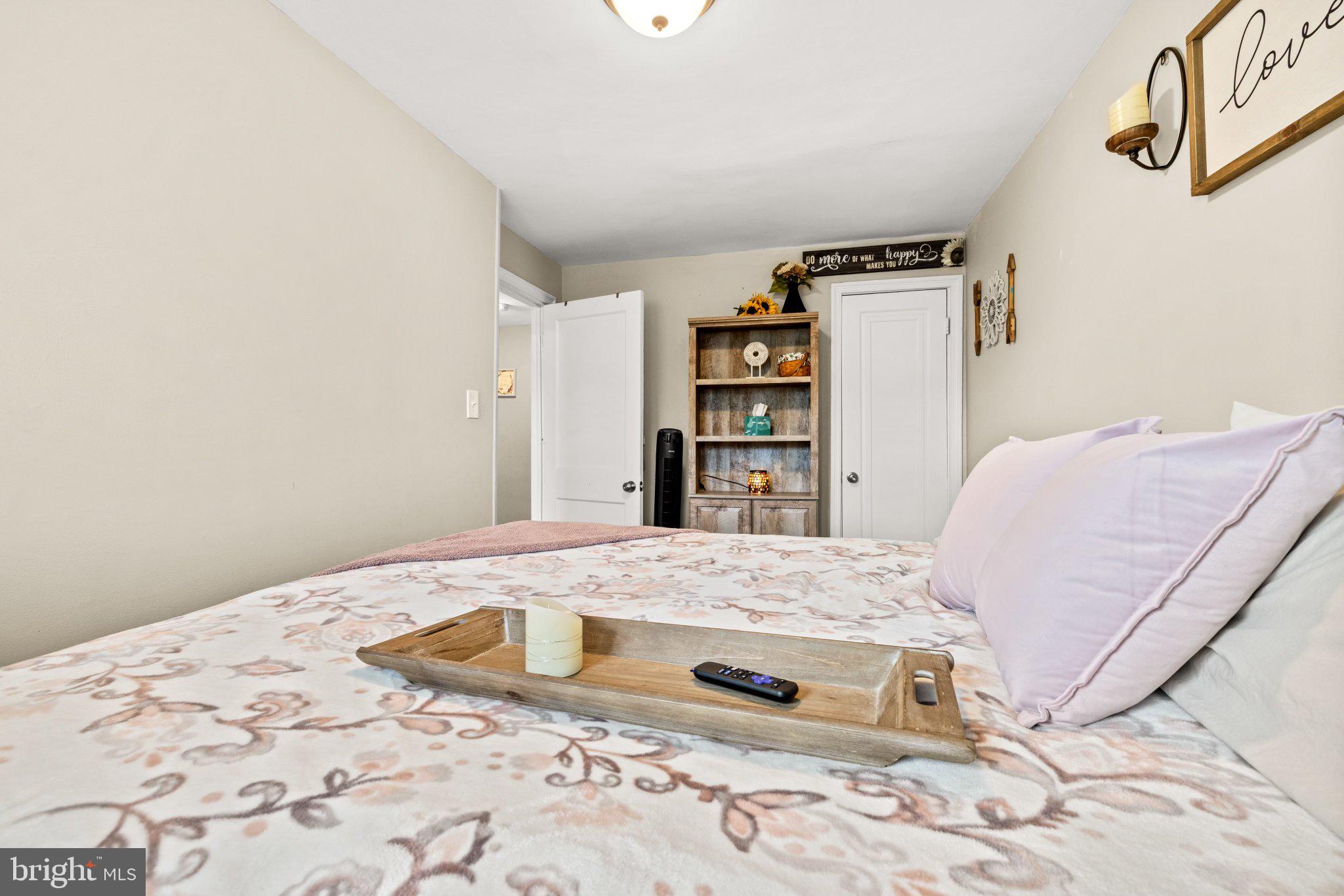 234 West Edgevale Road Baltimore, MD 21225 - Photo 9 of 45 Cozy retreat with inviting charm.