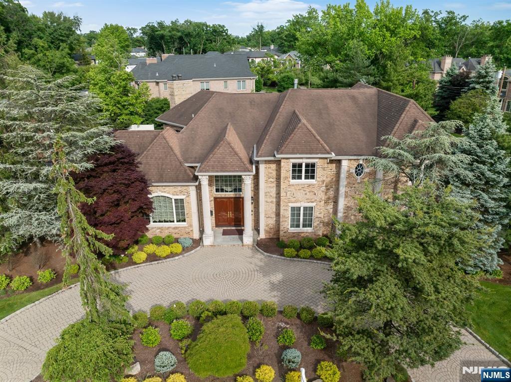 27 Roberts Road Englewood Cliffs, NJ 07632 - Photo 2 of 44