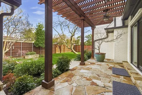 a view of a backyard with garden