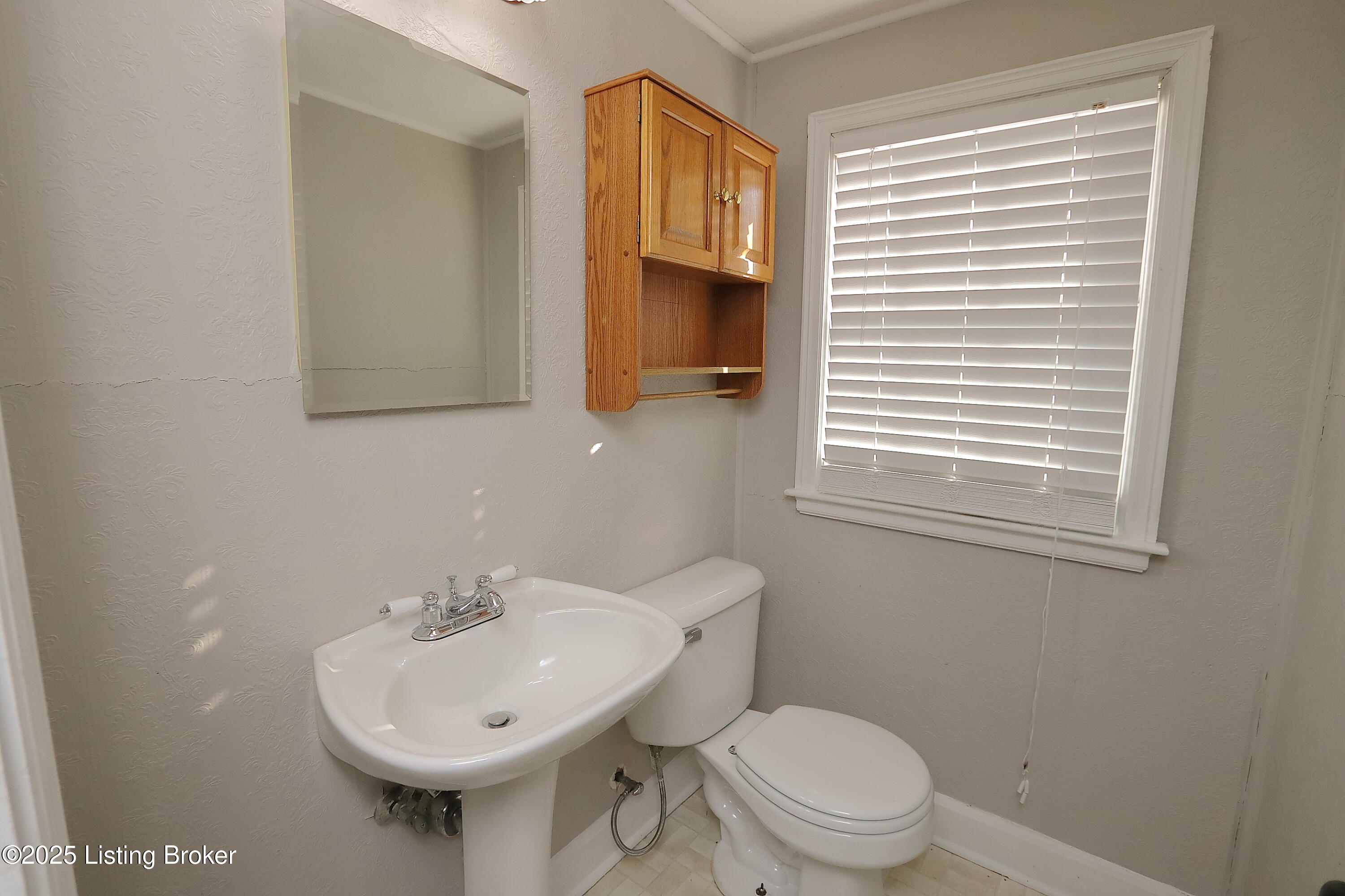 4143 Dover Road Louisville, KY 40216 - Photo 36 of 59 Upstairs Half Bath