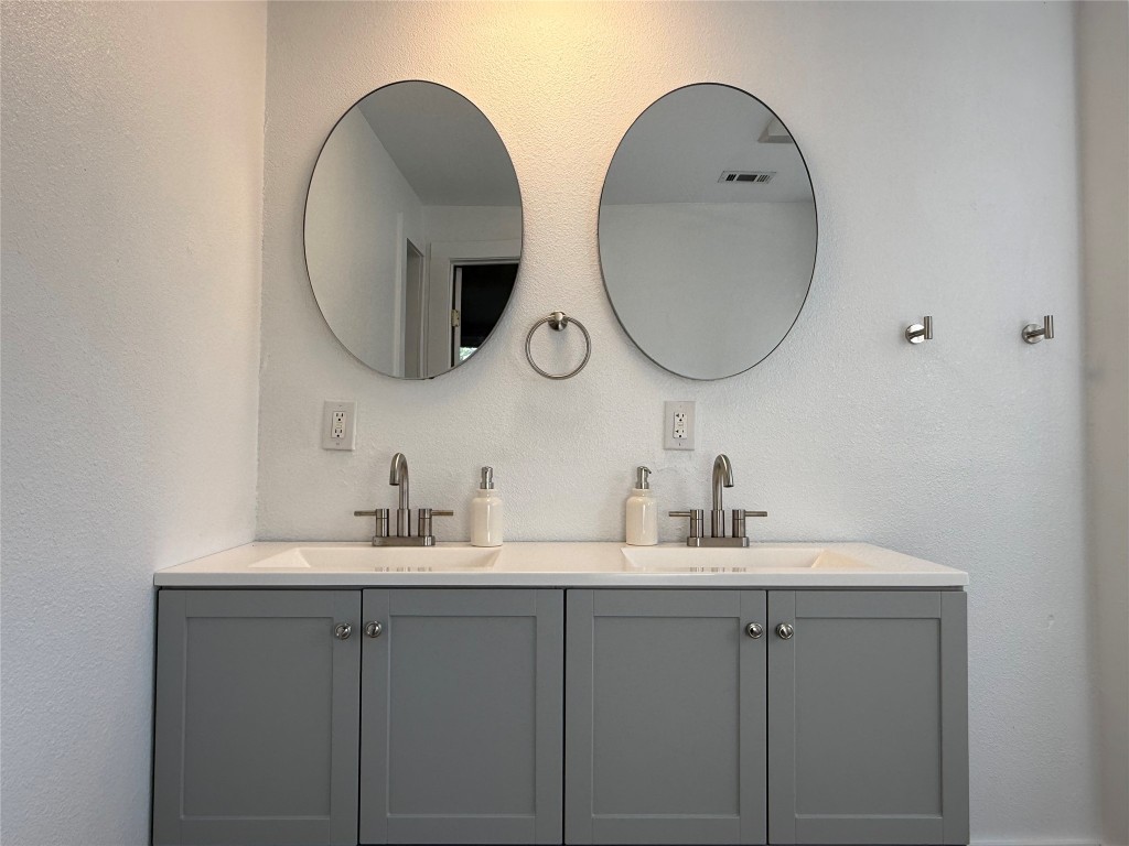 505 East 4th Street Georgetown, TX 78626 - Photo 12 of 18 a bathroom with 2 sink and a mirror