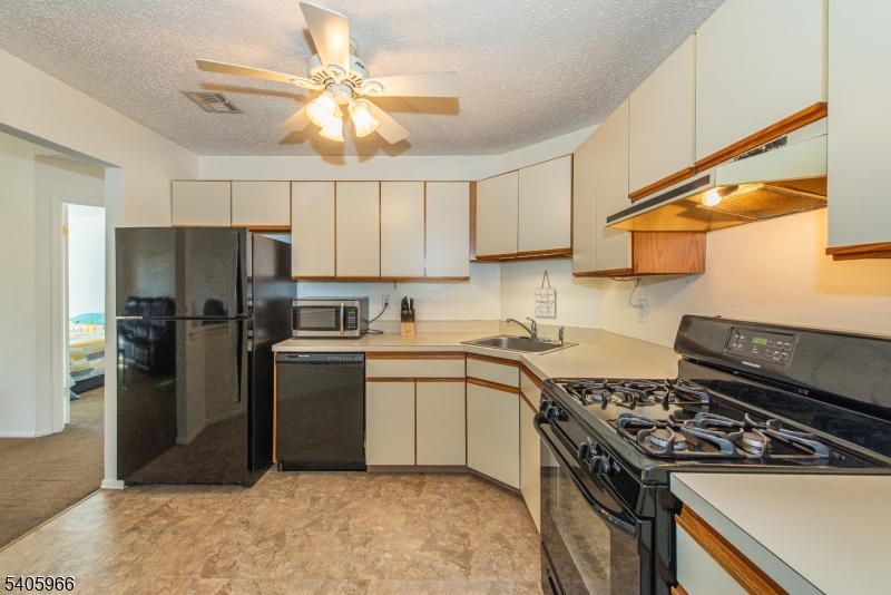 7 Drake Lane, Unit 7 Ledgewood, NJ 07852 - Photo 11 of 37