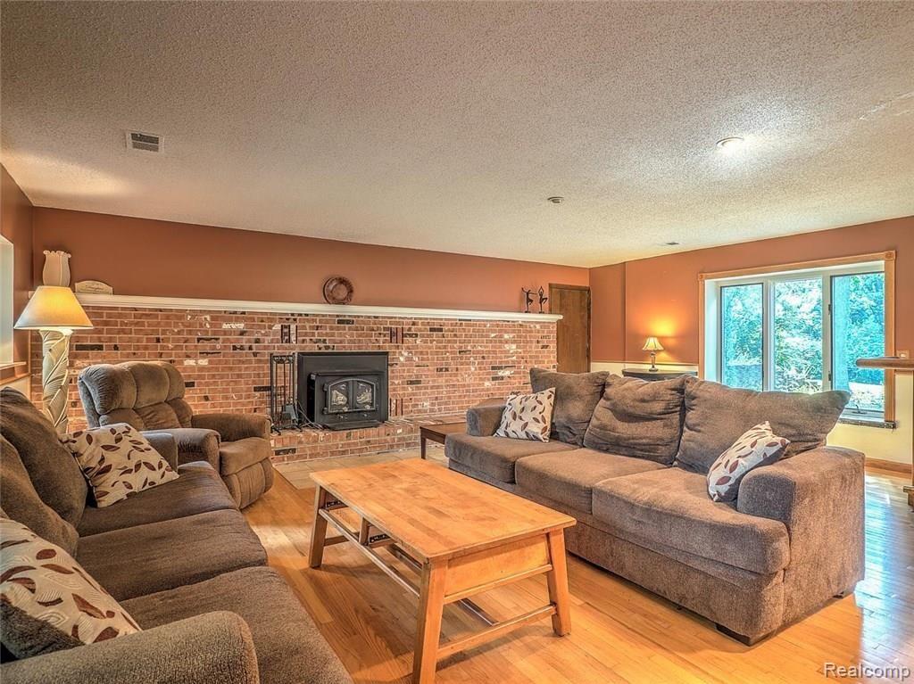 4901 Rattek Road Clarkston, MI 48346 - Photo 11 of 32 family room2-c.jpg