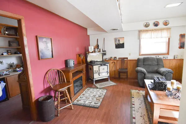 $240,000 | 105 Valley View Road, Karlstad, MN 56732