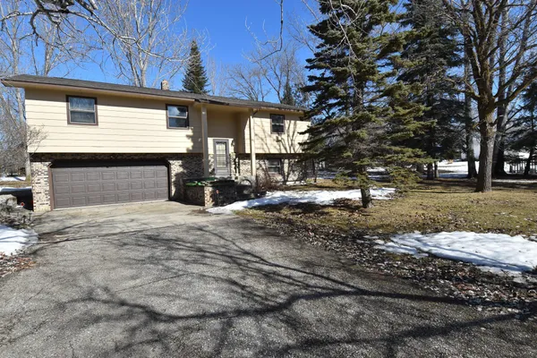$240,000 | 105 Valley View Road, Karlstad, MN 56732