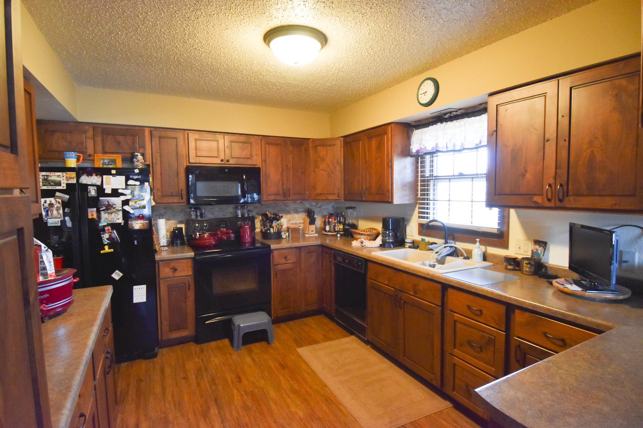 105 Valley View Road Karlstad, MN 56732 - Photo 8 of 36