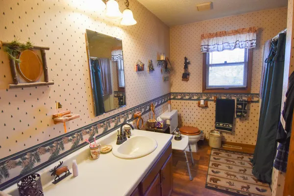 $240,000 | 105 Valley View Road, Karlstad, MN 56732