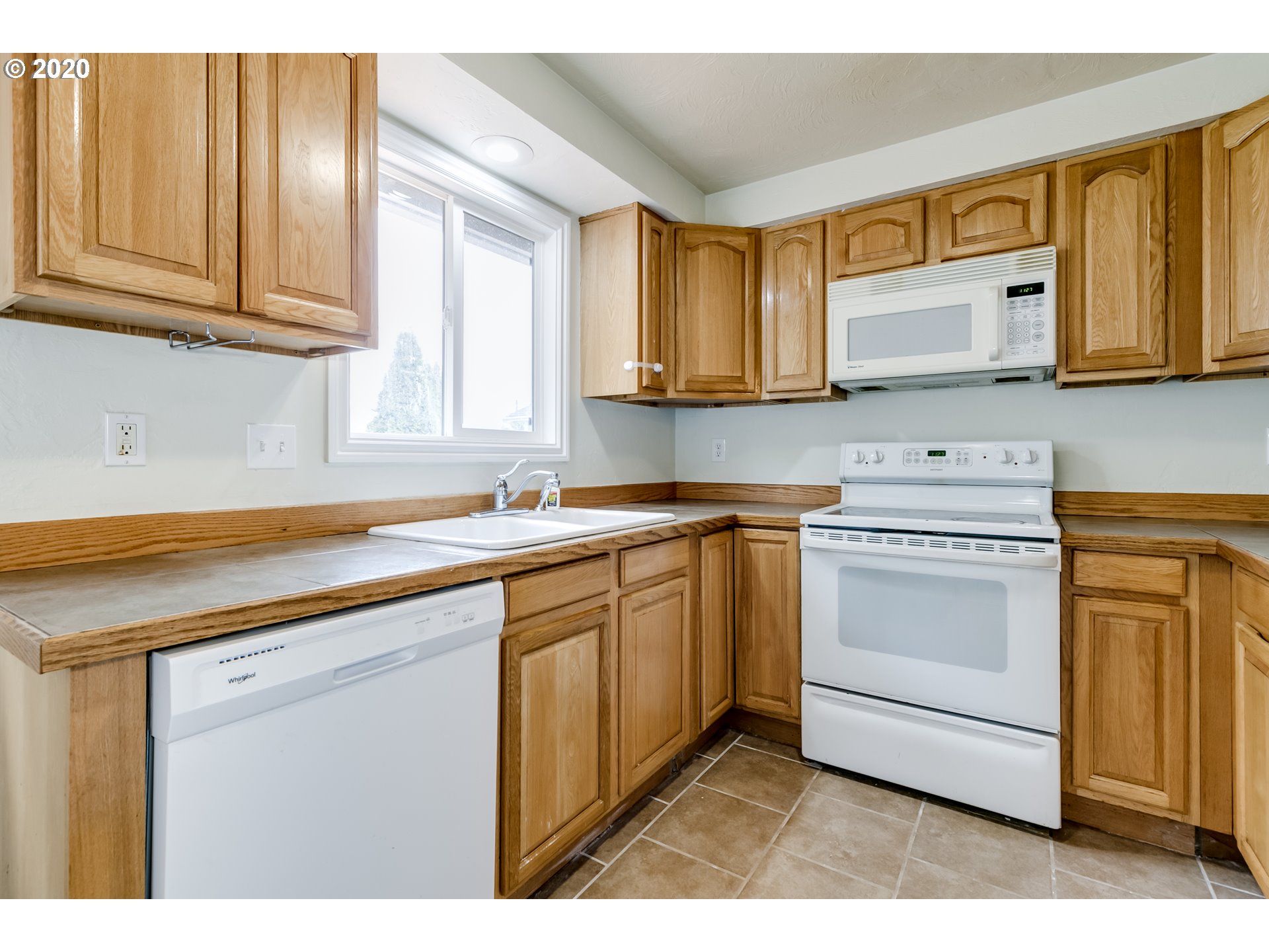 424 South 43rd Street Springfield, OR 97478 - Photo 15 of 32