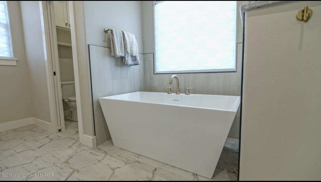 6720 Arnot Road Amarillo, TX 79119 - Photo 56 of 68 Master BAth