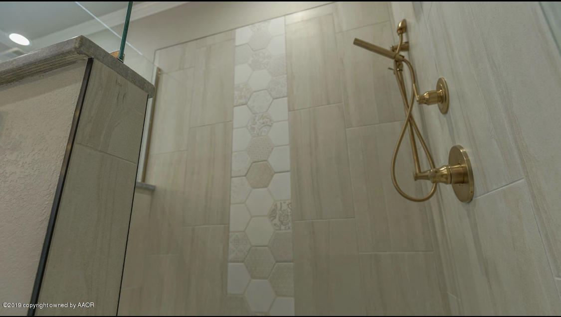 6720 Arnot Road Amarillo, TX 79119 - Photo 57 of 68 Master shower