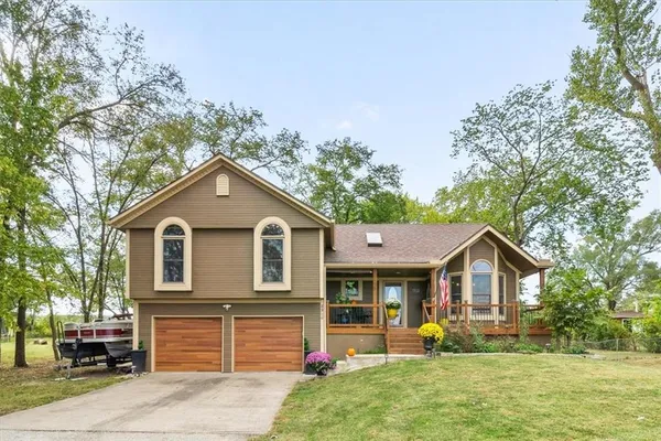 $400,000 | 8910 Lexington Avenue, De Soto, KS 66018