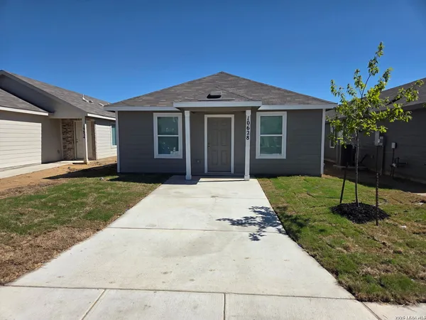 $1,700 | 10628 Aqueduct Creek, San Antonio, TX 78221