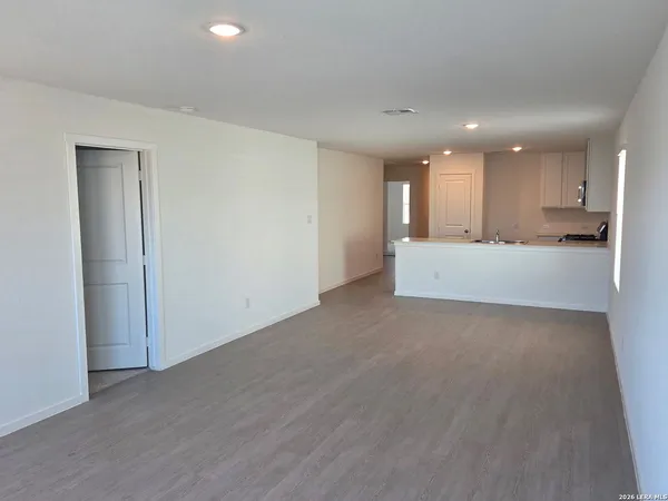 $1,700 | 10628 Aqueduct Creek, San Antonio, TX 78221