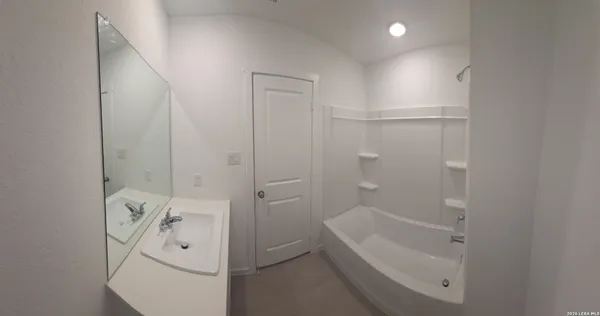 $1,700 | 10628 Aqueduct Creek, San Antonio, TX 78221