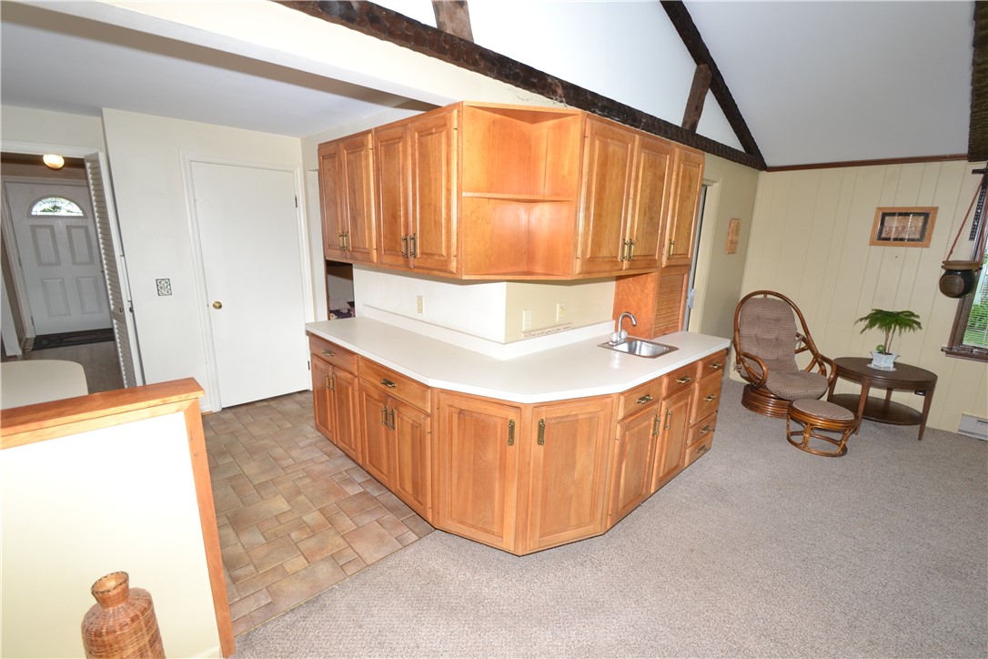118 Nettlecreek Road Perinton, NY 14450 - Photo 16 of 41 Cherry Kitchen with wet bar