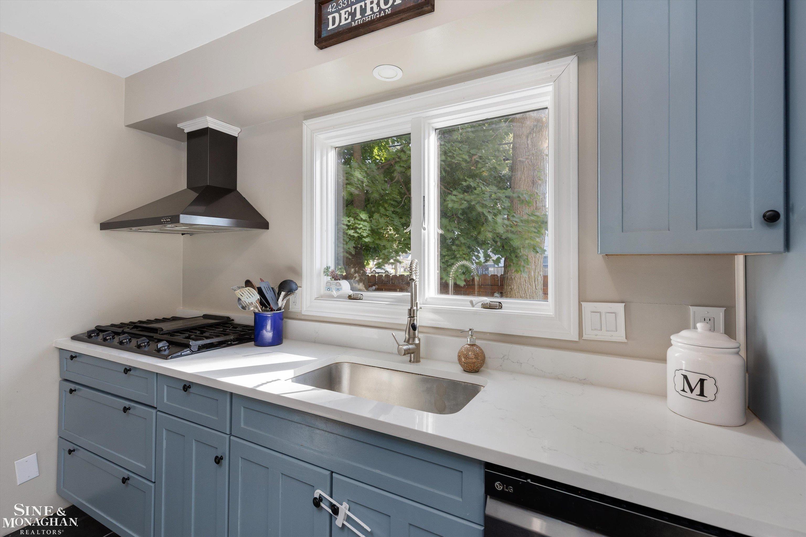 1291 Roslyn Road Grosse Pointe Woods, MI 48236 - Photo 8 of 39
