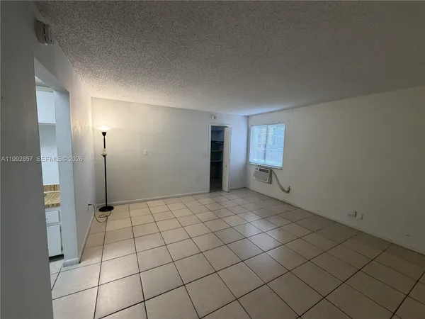 $1,450 | 7010 Northwest 186th Street, Unit 5121A, Hialeah, FL 33015