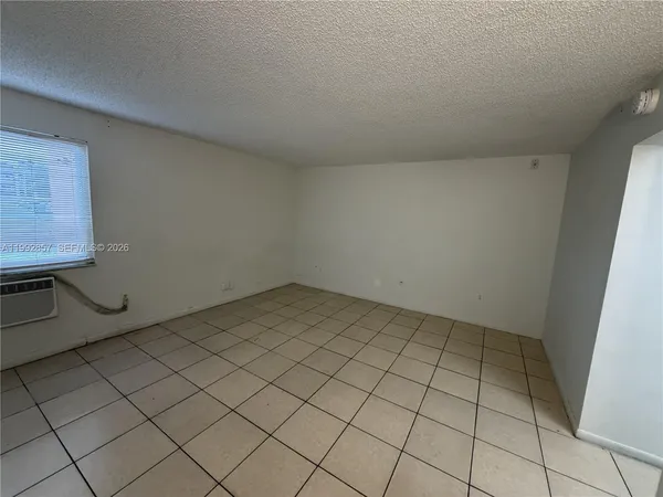 $1,450 | 7010 Northwest 186th Street, Unit 5121A, Hialeah, FL 33015