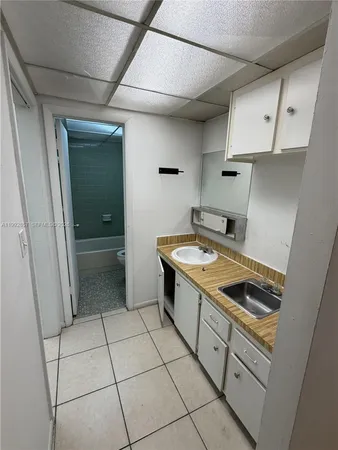 $1,450 | 7010 Northwest 186th Street, Unit 5121A, Hialeah, FL 33015