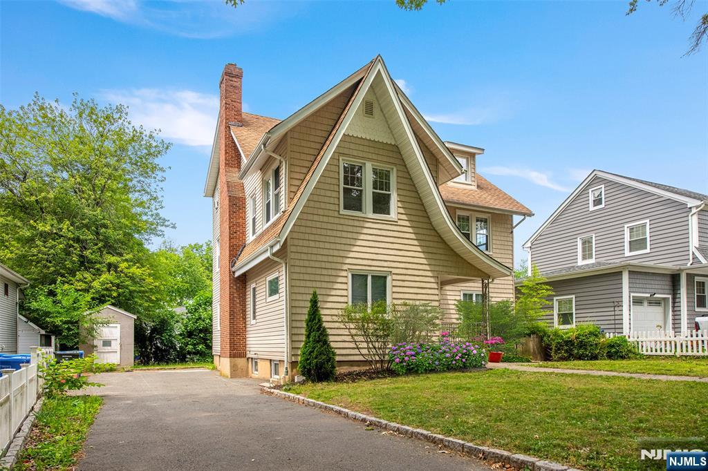 420 Carmita Avenue, Unit 1 Rutherford, NJ 07070 - Photo 2 of 25