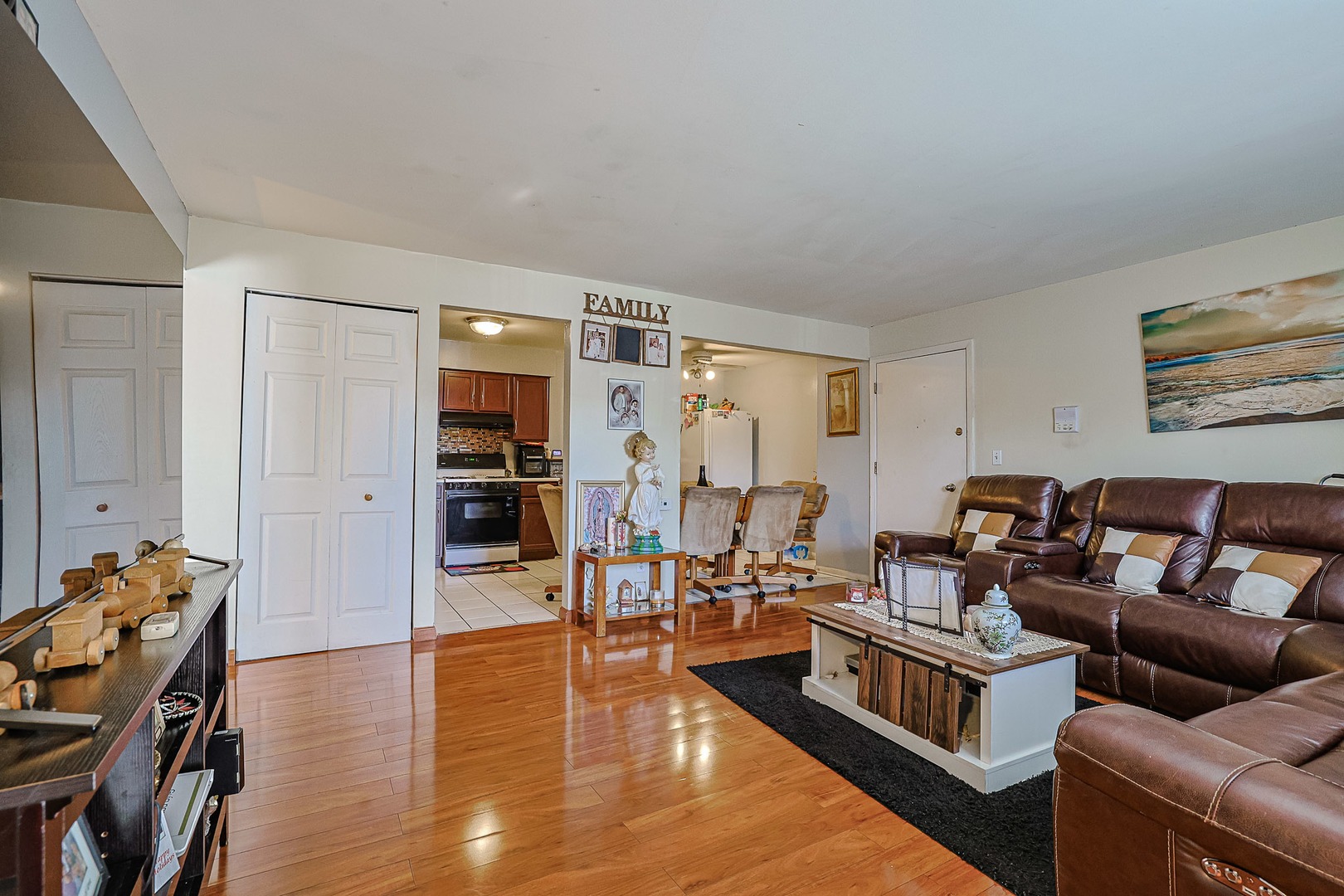 19380 Wolf Road, Unit 6 Mokena, IL 60448 - Photo 6 of 27 a living room with furniture and wooden floor
