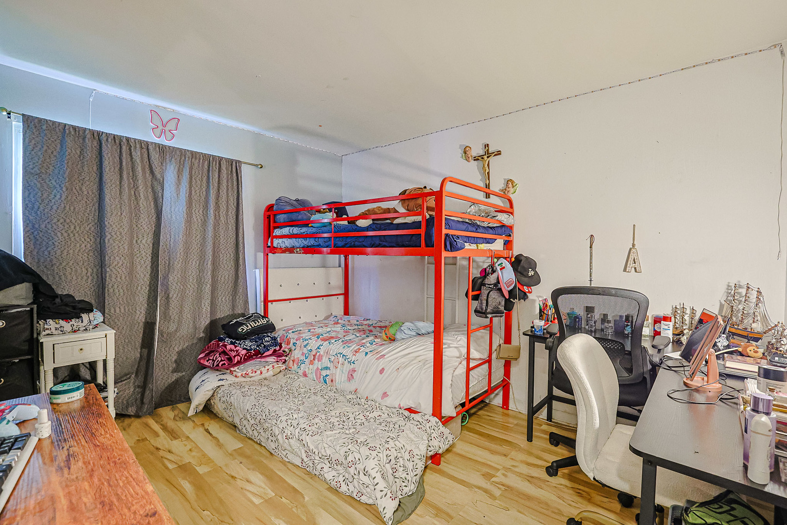 19380 Wolf Road, Unit 6 Mokena, IL 60448 - Photo 8 of 27 a bedroom with furniture and a wooden floor