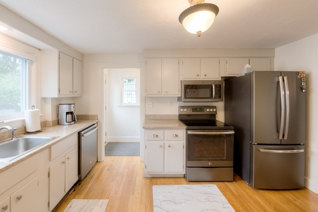 4 St Marks Road Worcester, MA 01606 - Photo 3 of 35 Gallery Image 3