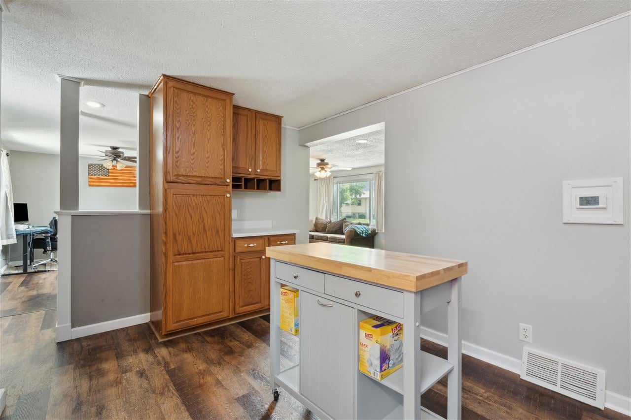 1026 Eisenhower Road Hiawatha, IA 52233 - Photo 9 of 29 Gallery Image 9